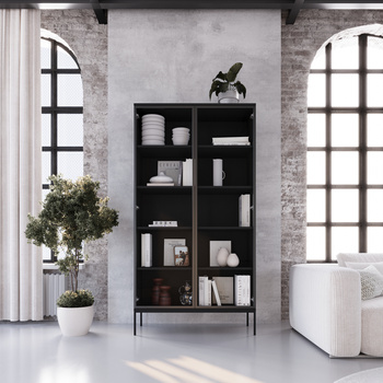 INDUST 190 cm hohe Vitrine mit Glastüren und Metallbeinen